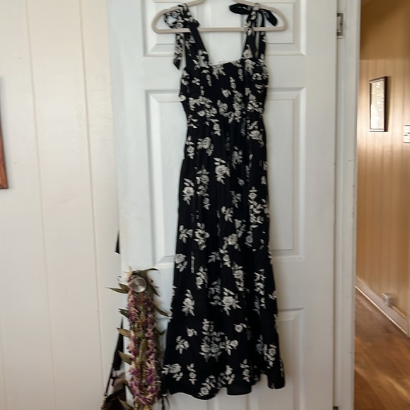 NWT Abercrombie and Fitch Black Maxi Dress with floral embroidery - Picture 3 of 3